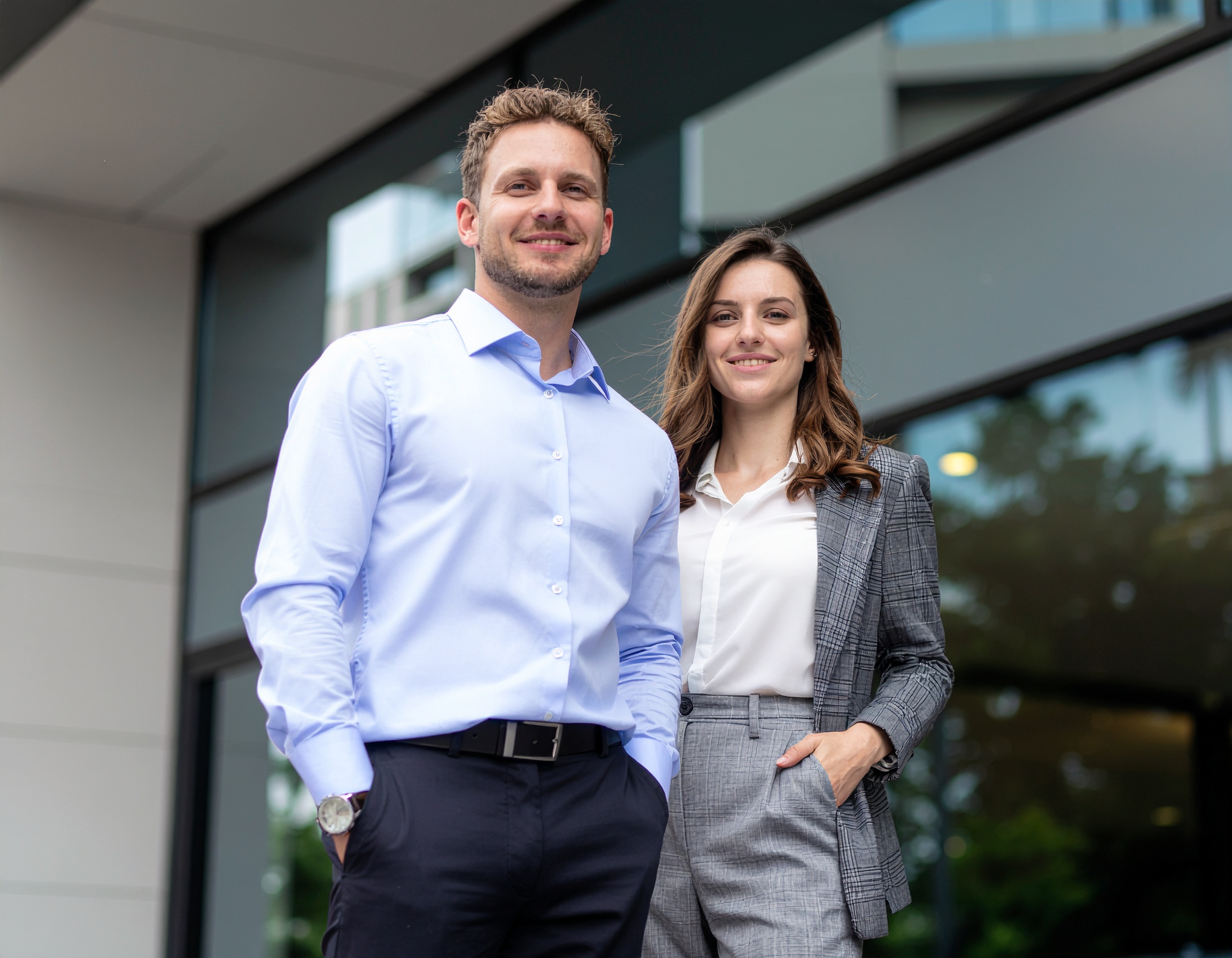 Twee Belgische medior salesprofessionals met focus op new business en klantacquisitie