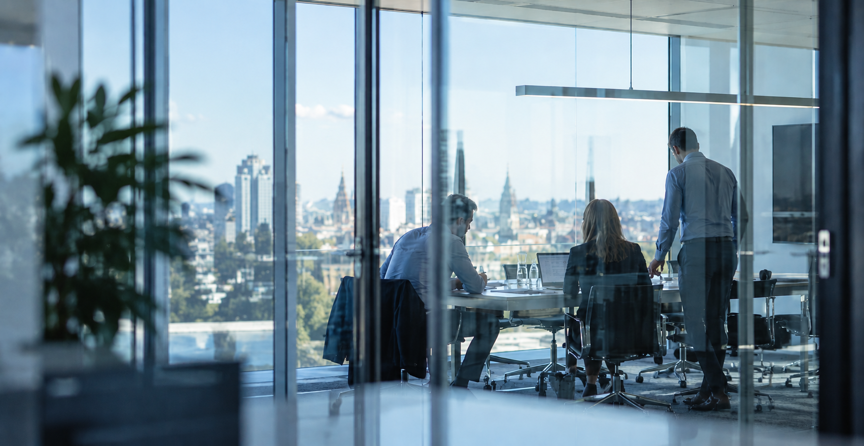 Zakelijk team tijdens een overleg over sales recruitment en commerciële groei in België